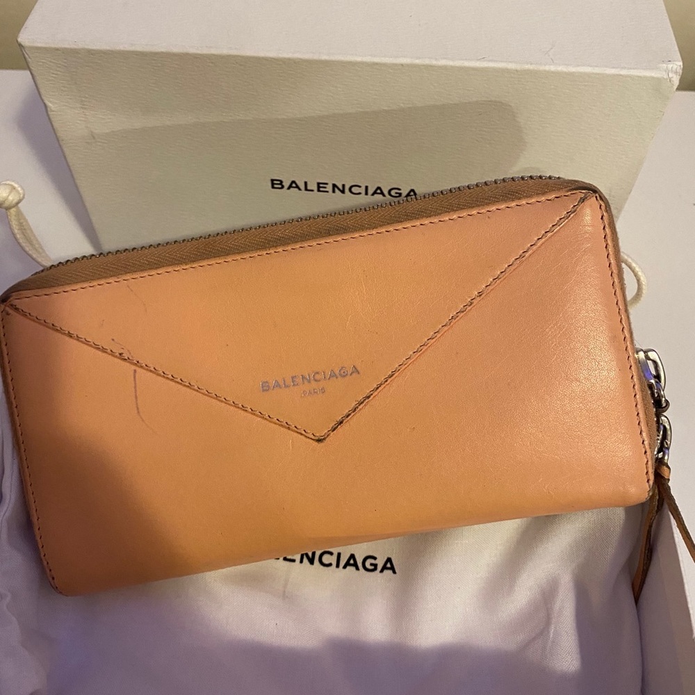 Balenciaga Continental Wallet Ziparound. Leather and original packaging. Rare.